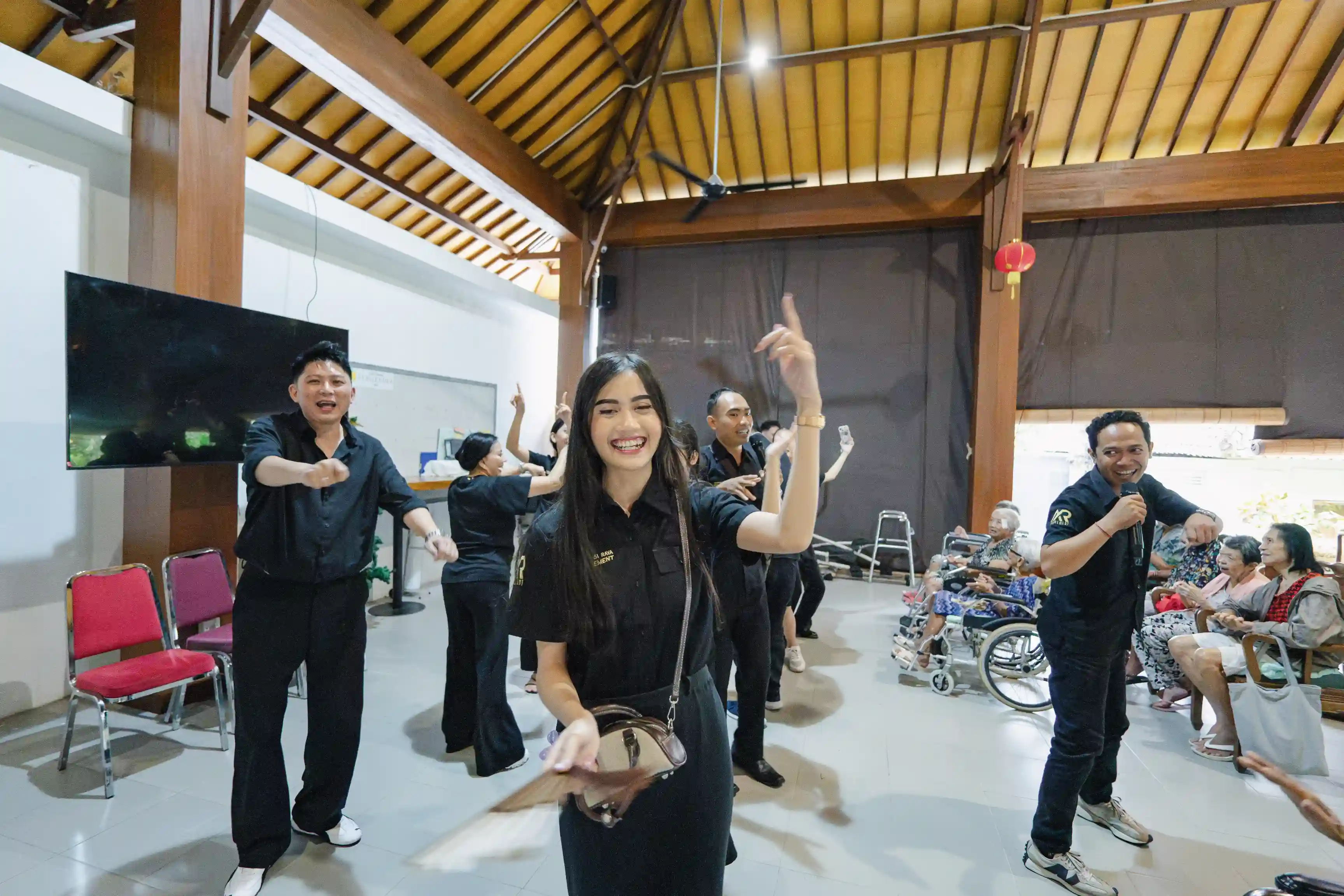 Kunjungan Kasih ARM Hospitality ke Taman Werdha Syailendra Bali