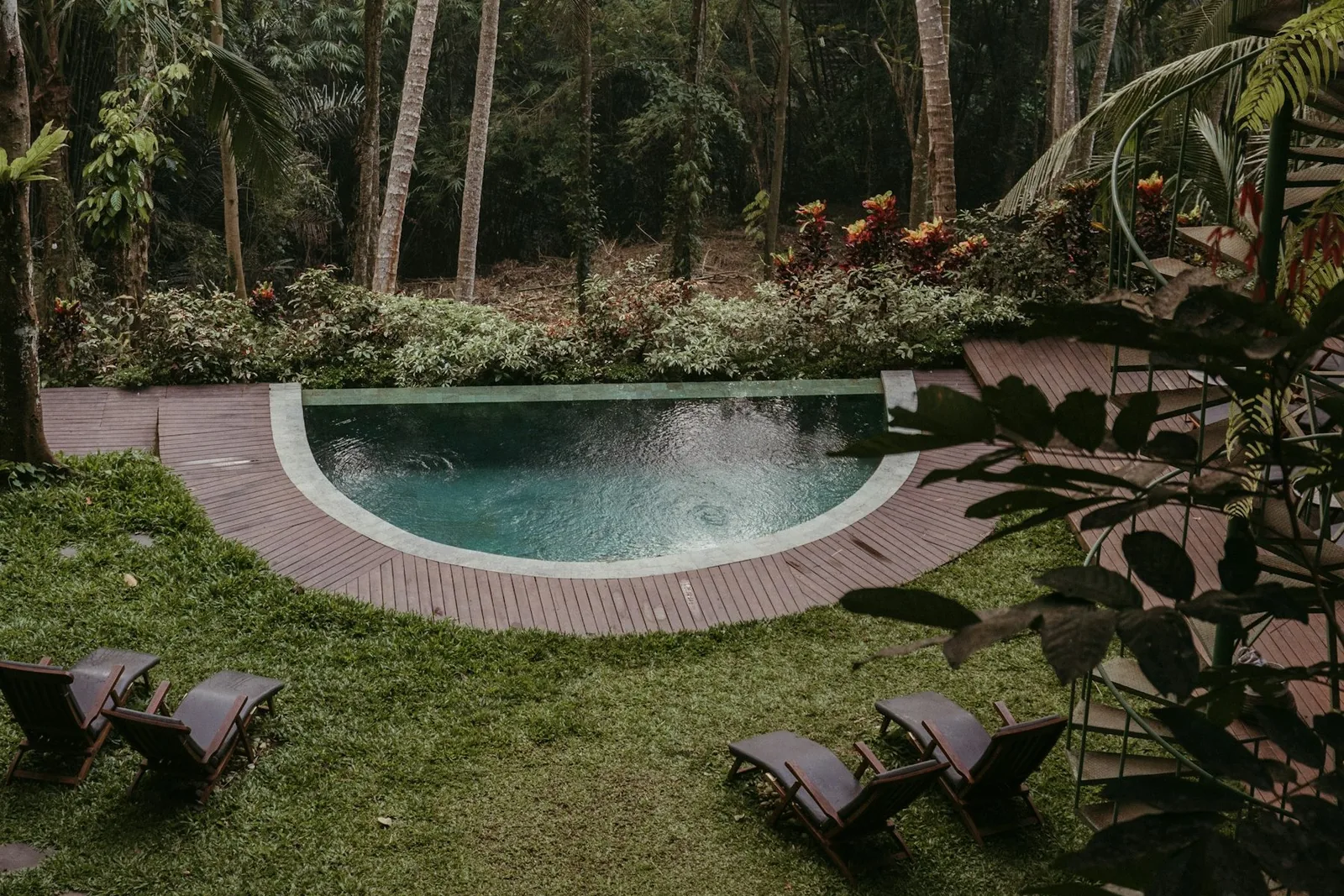 Manage It Yourself or Use an Operator? A Guide for Villa and Apartment Owners in Bali