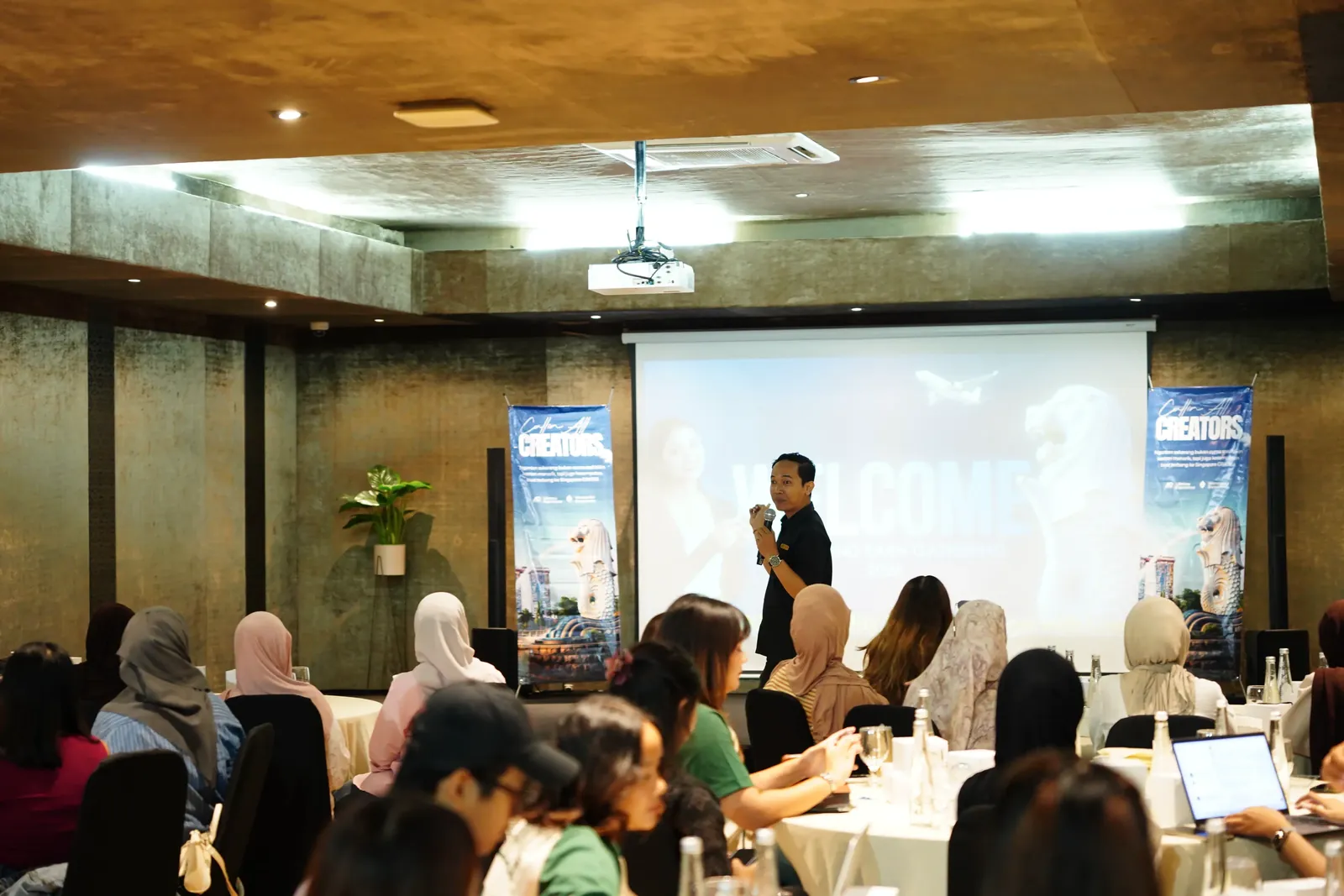 Presentation with projector and screen at Casablanca Meeting Room Denpasar
